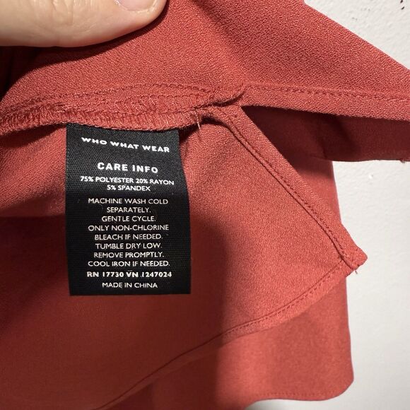 Who What Wear Top Women’s Size 1X Red Bell Sleeve Keyhole Back Office Casual - Picture 6 of 7